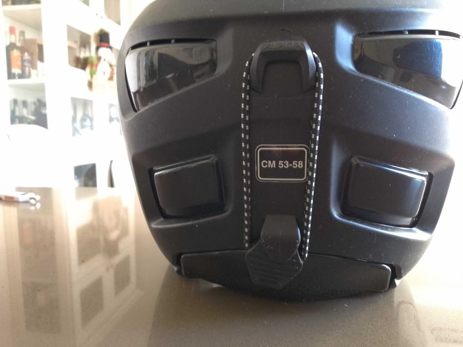 Продавам  каска и обувки