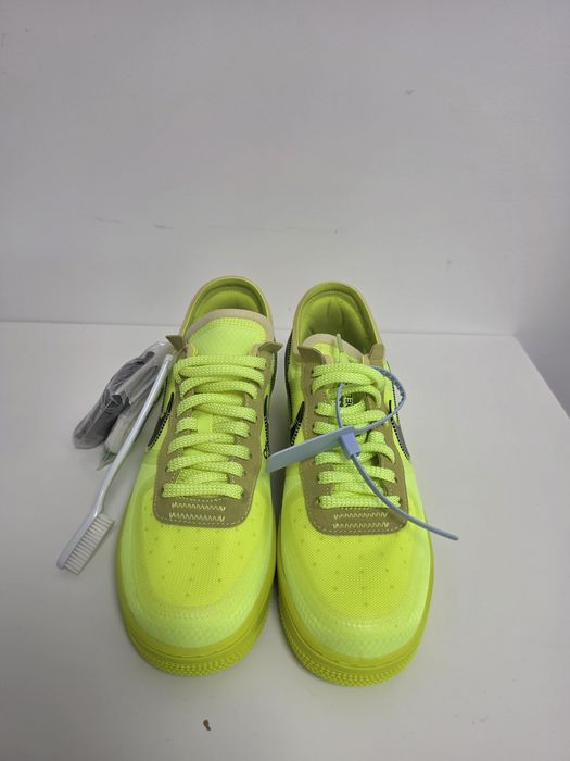 Nike Air Force 1 Low x Off-White „Volt”.