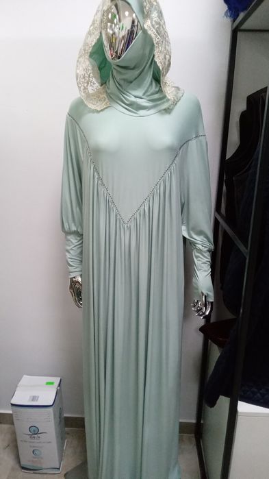 Продам длинные в пол  женские платья