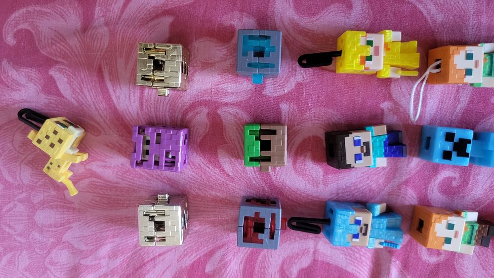Продам киндер фигурки майнкрафт