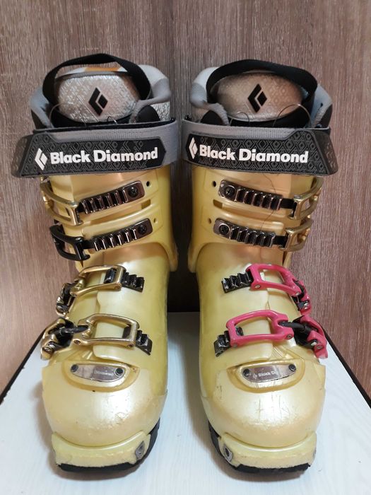 Clapari de tura "Black Diamond Shiva"