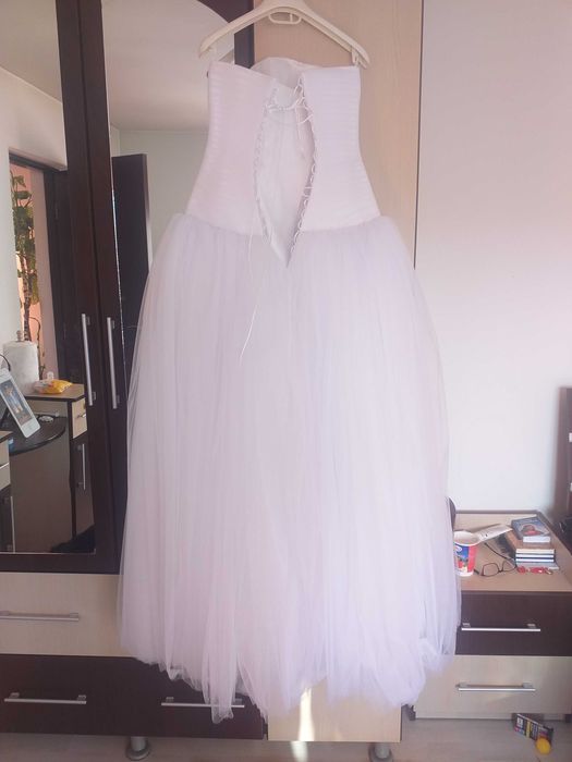 Rochie mireasa(arcuri,voal,acceorii pe umar)