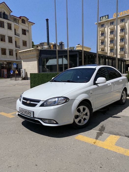 Gentra 1.6 sotiladi srochna