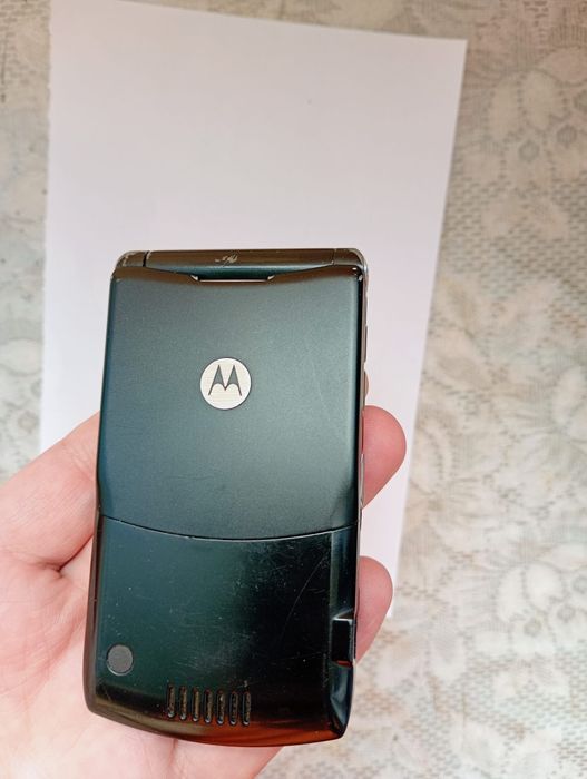 Motorola  V3 + accesorii ( decodat)