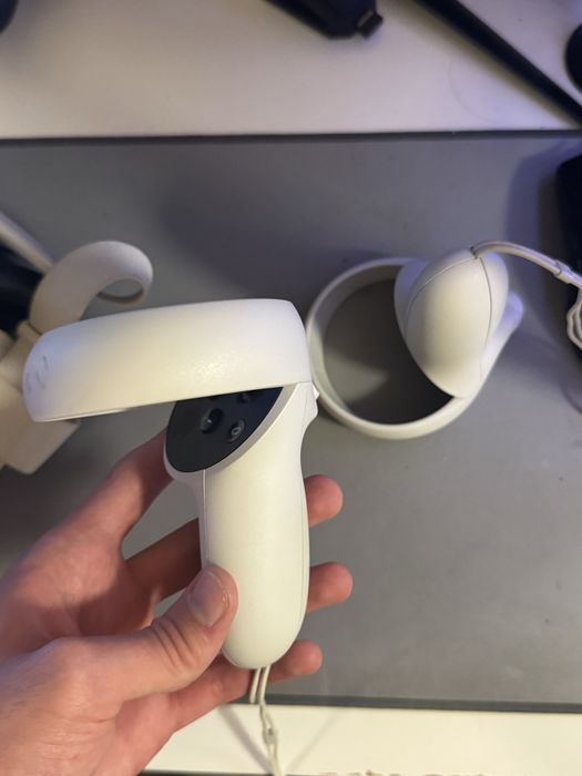 Meta Quest 2 + KIWI кабел КАТО НОВИ! СПЕШНО