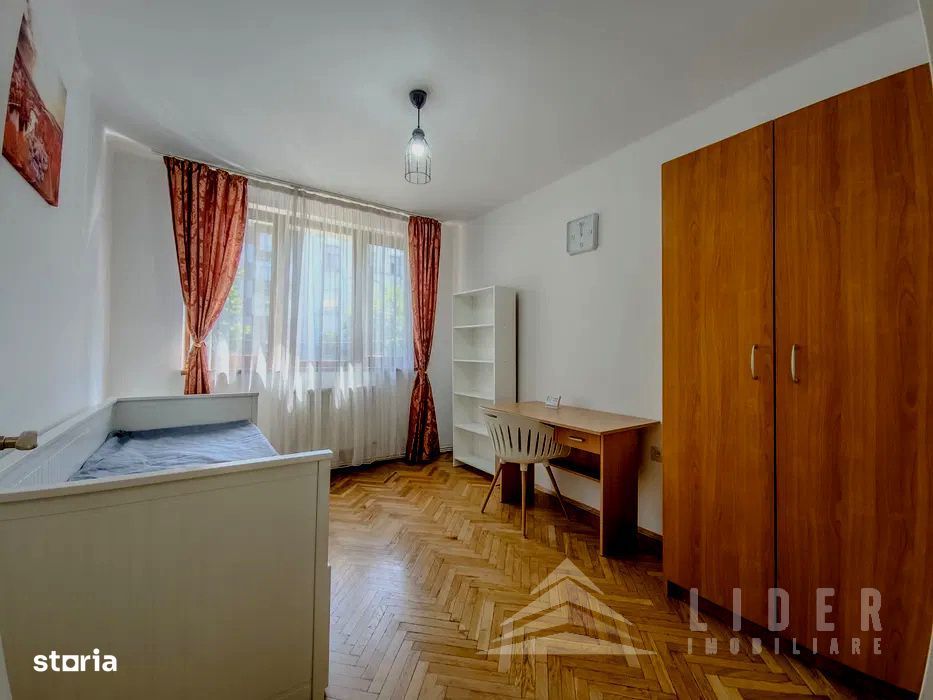 Apartament 3 camere decomandat, etaj 1, parcare in curte.