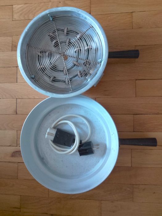 Електрически пържолник,отличен.