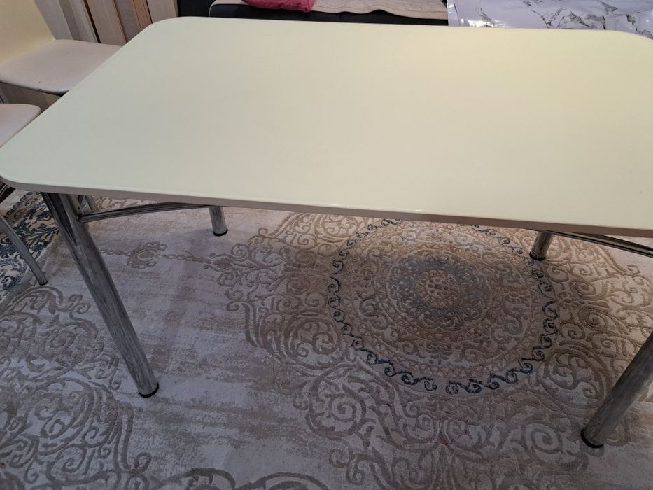 Продам стеклянный стол