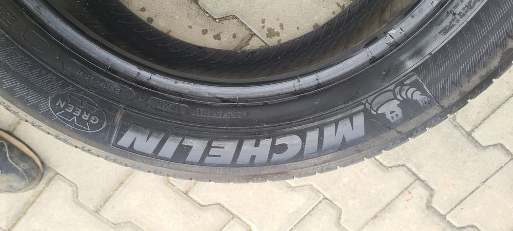 Vând anvelope 255/50R19 Michelin