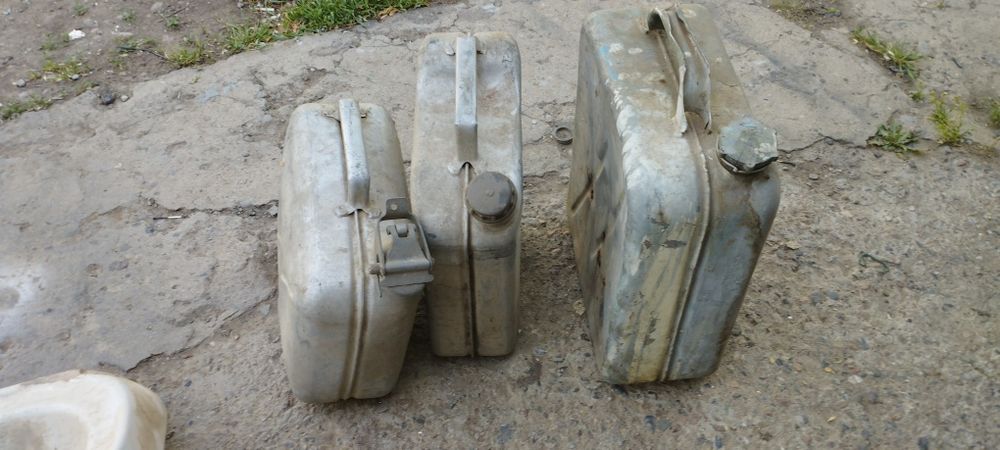 Продам  канистры разные