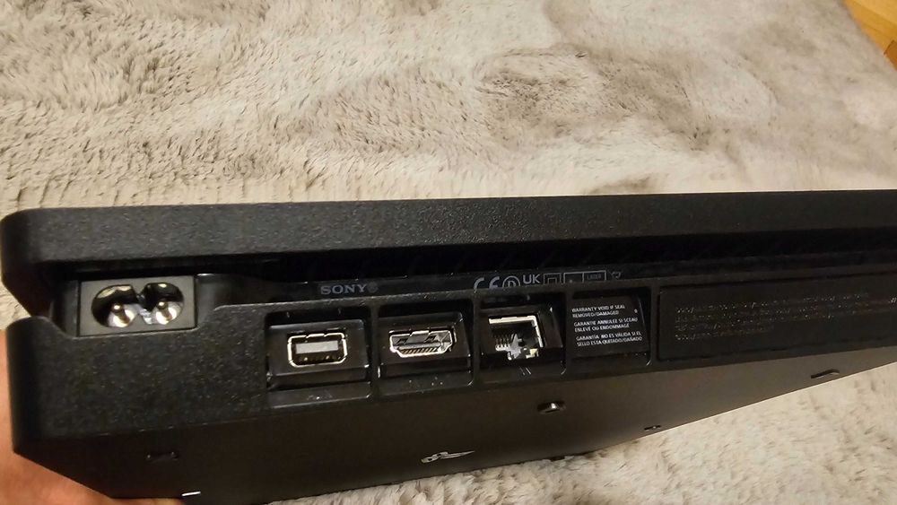 Продавам Playstation 4