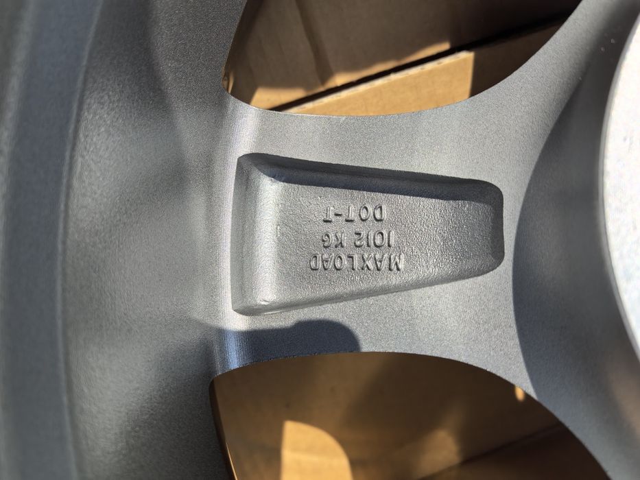 17 цола 5 х 130 мм Мерцедес Спринтер / Фолкваген Ел Те - Чисто Нови