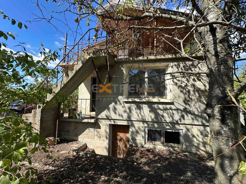 Къща на 20 мин. с авт. от центъра на гр. Варна и на 5 мин. от морето