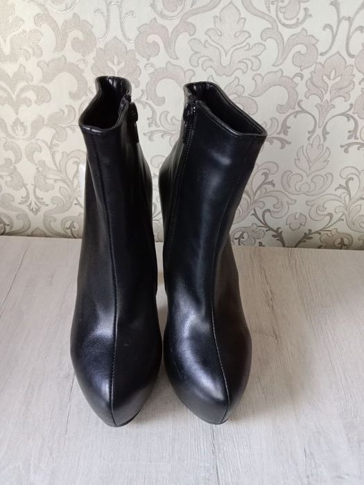 Полусапожки кожаные.