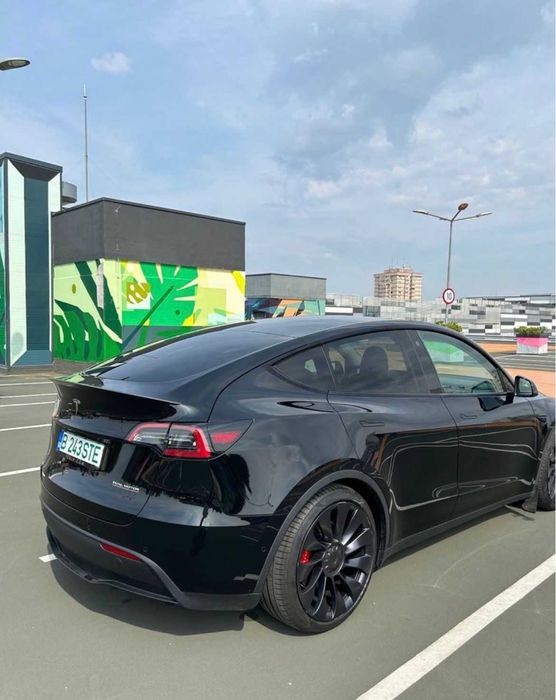 Vând Tesla Model Y 2022 Performance 11.739 km, 40.000 EUR, TVA inclus, deductibil
