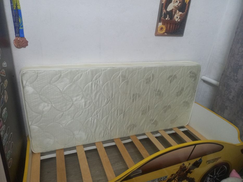 Детская кровать-машинка .