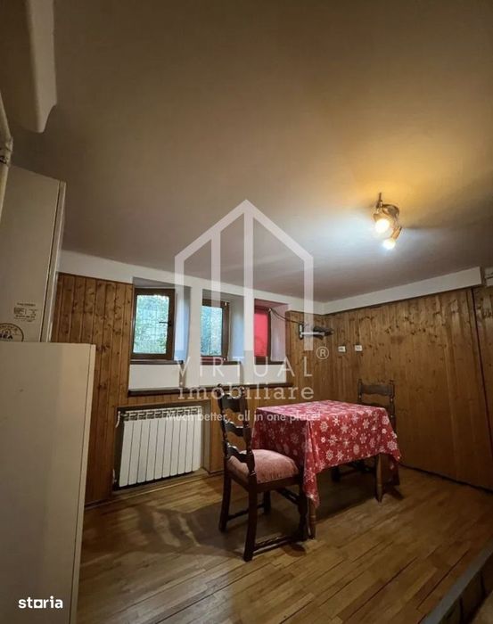 Casa formata din 2 apartamente, 2 garaje,  3 bai - zona Trei Stejari