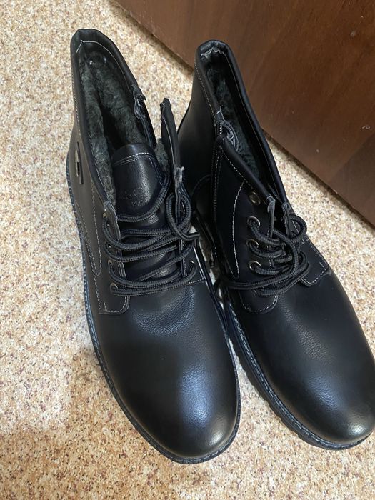 Безторг . Срочно  сапоги  продам новые .