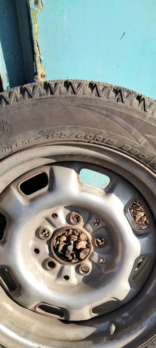 Шины зимние, "липучка" на дисках