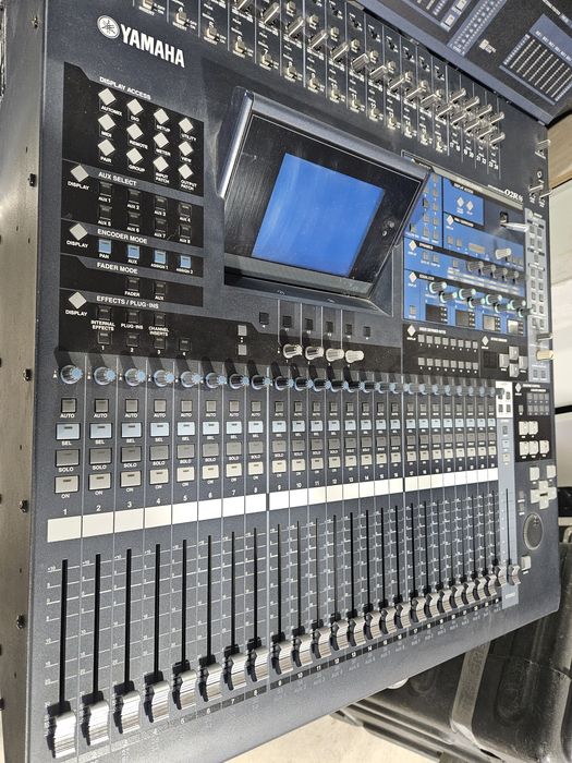 Yamaha 02R96 mixer console