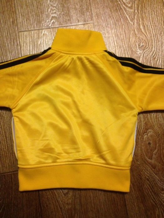 Продам спортивную куртку