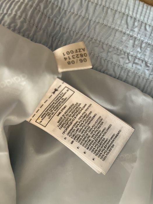 Яке адидас 2008та година с ленти