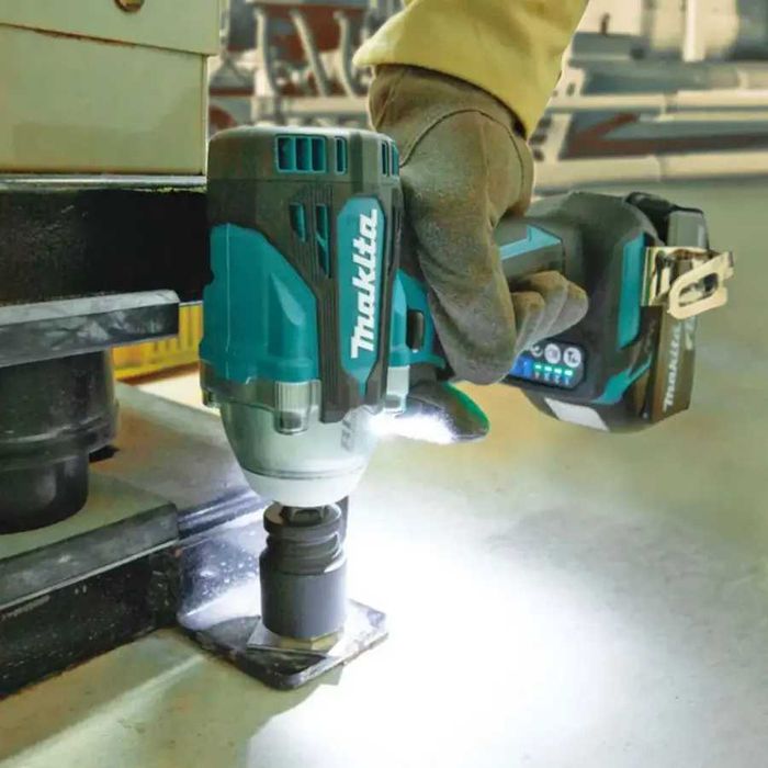 Акумулаторен ударен гайковерт Makita DTW301Z 18V, 1/2", 330 Nm , без батерии и зарядно