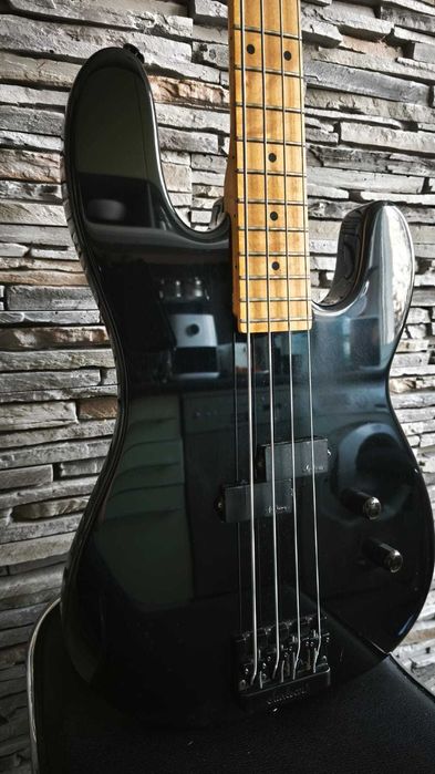Chitara bass Charvel 1B by Jackson Made in Japan anii ’80 - Garanție