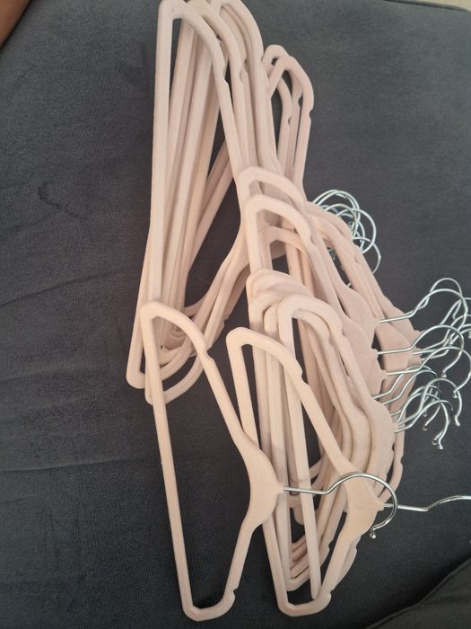 Закачалки за бебешки дрехи 34бр