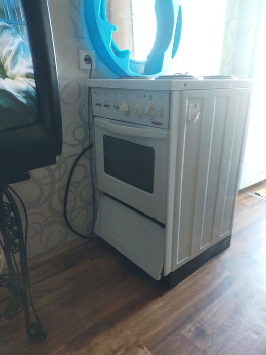 Продам электро плиту