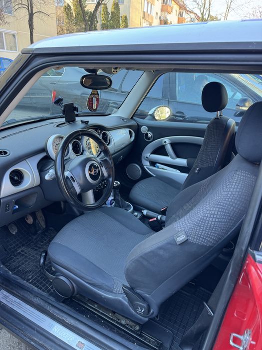 Mini Cooper 2004 – 1.6 benzină – 136 CP – Suspensie sport – Stare bună