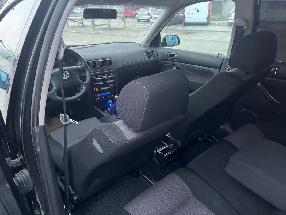 De Vânzare VW GOLF IV 
Motor 1.4 16v benzina euro 4
An de fabricație 2