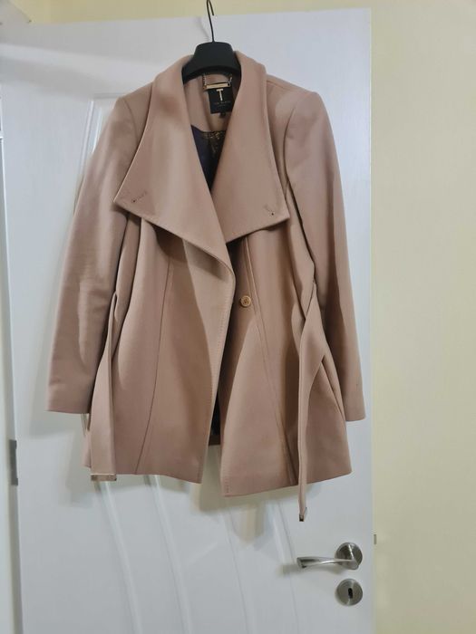 Ted Baker страхотен цвят палто