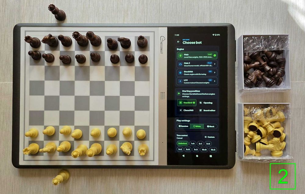 Calculator de sah Chessnut Evo cu accesorii