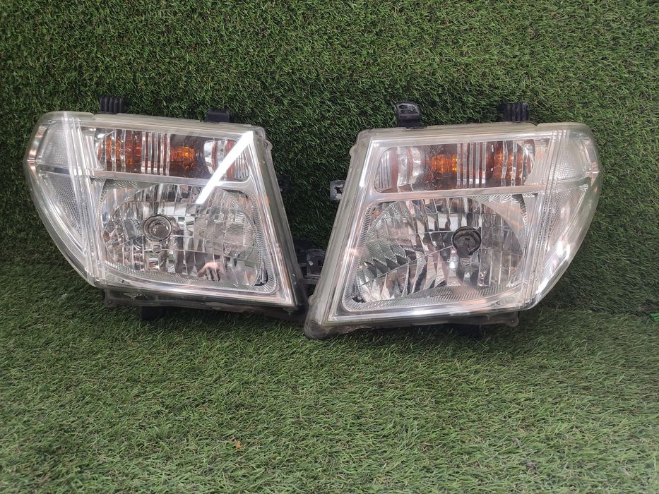 Фары nissan Pathfinder