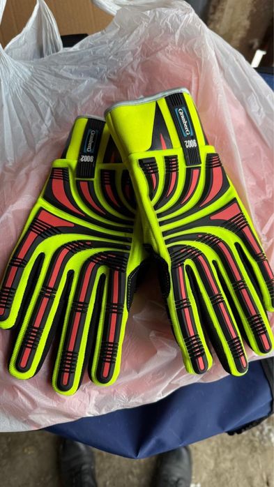Перчатки рабочие противоударные защитные новые