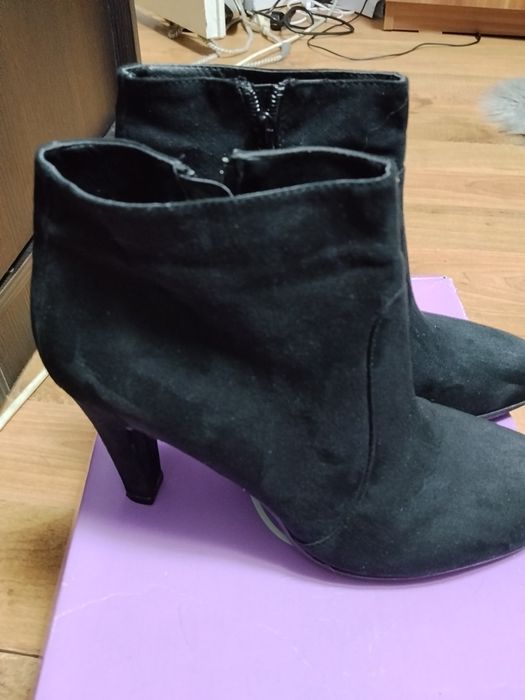 Botine negre din velur Graceland