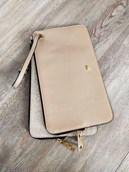 Plic elegant dublu, Motivi