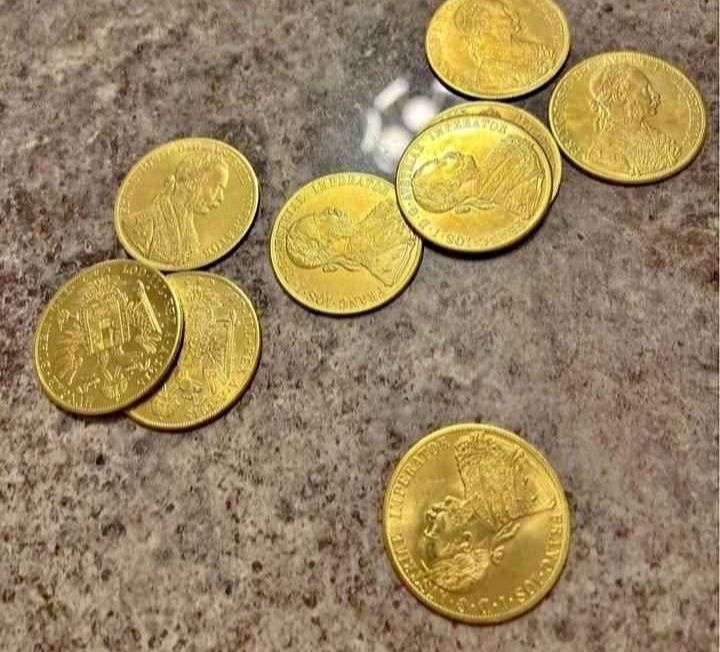 Vand monede suflate cu aur de 24k