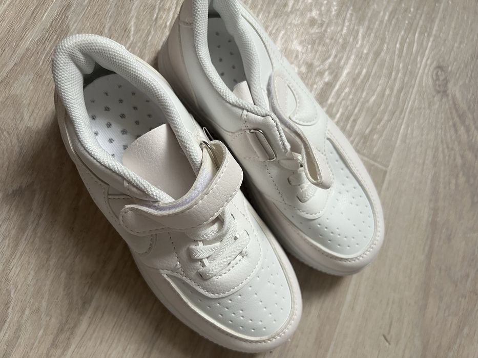 Продам кроссовки