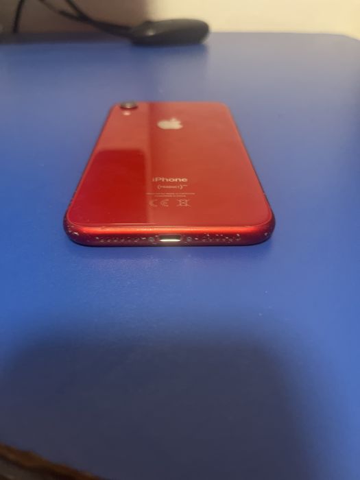 Vând Telefon iPhone ESTE un pic a spart display-ul funcționează tot