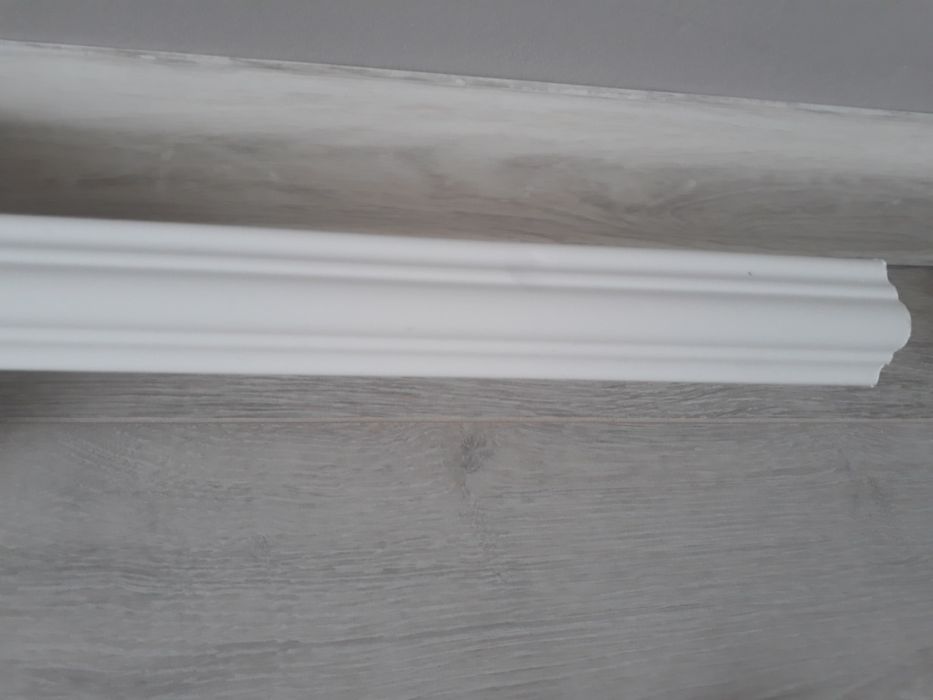 Продам молдинги новые