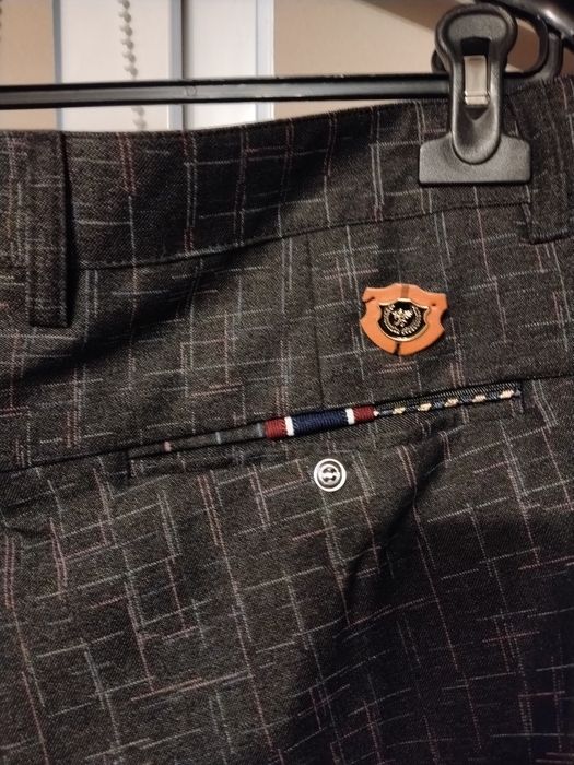 Pantaloni barbatesti