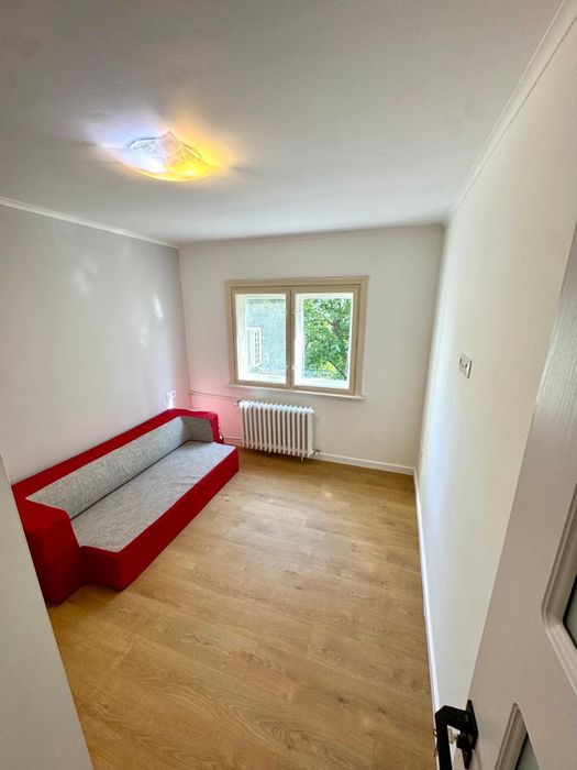 Pers. Fizică /Vând ap. 3 camere decomandate et.2 , Decebal / Aluminei