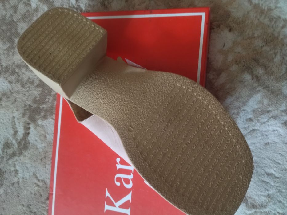 Продам босоножки женские