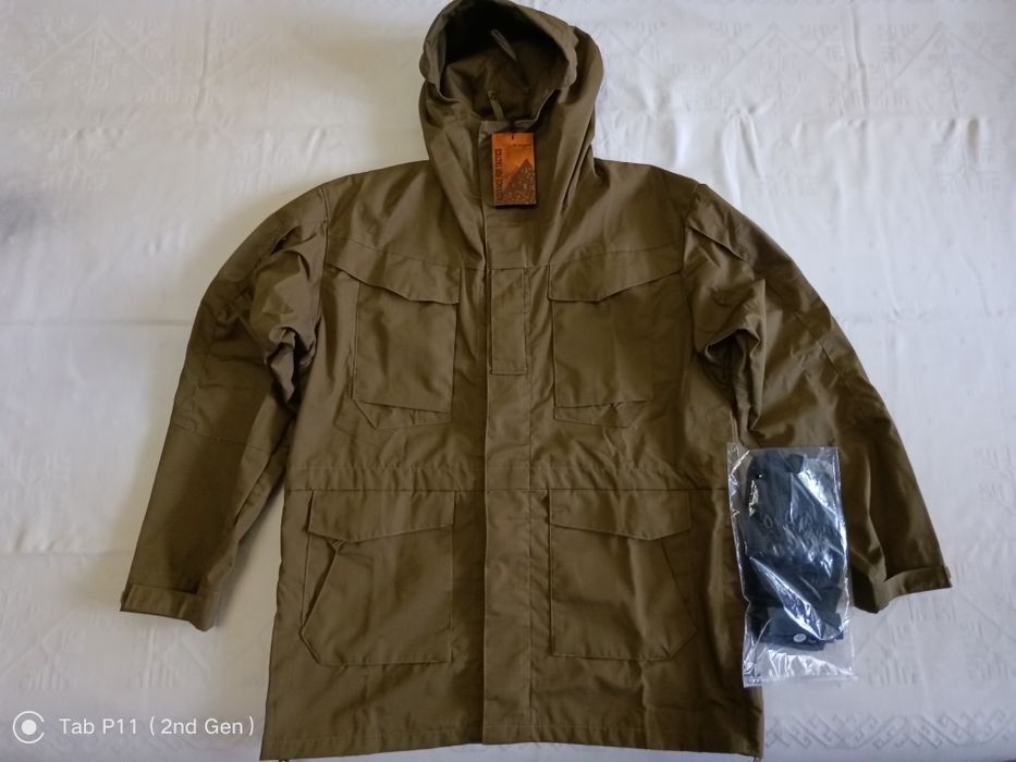 Продаются две куртки вместе.