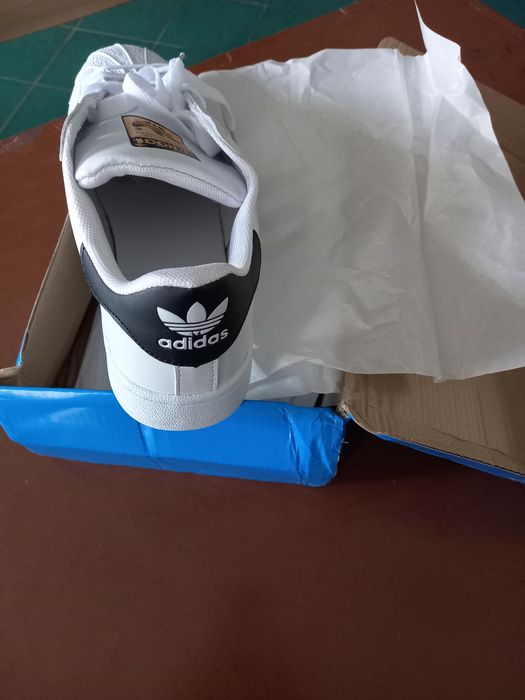 Продам кроссовки