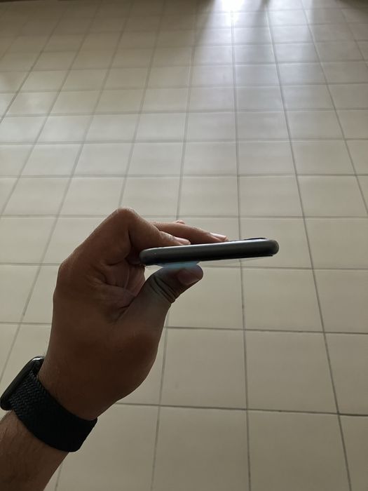 Iphone 11 64 gb LLA idealniy