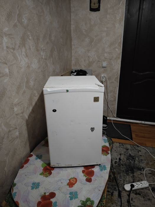 Продам срочно мини холодильник