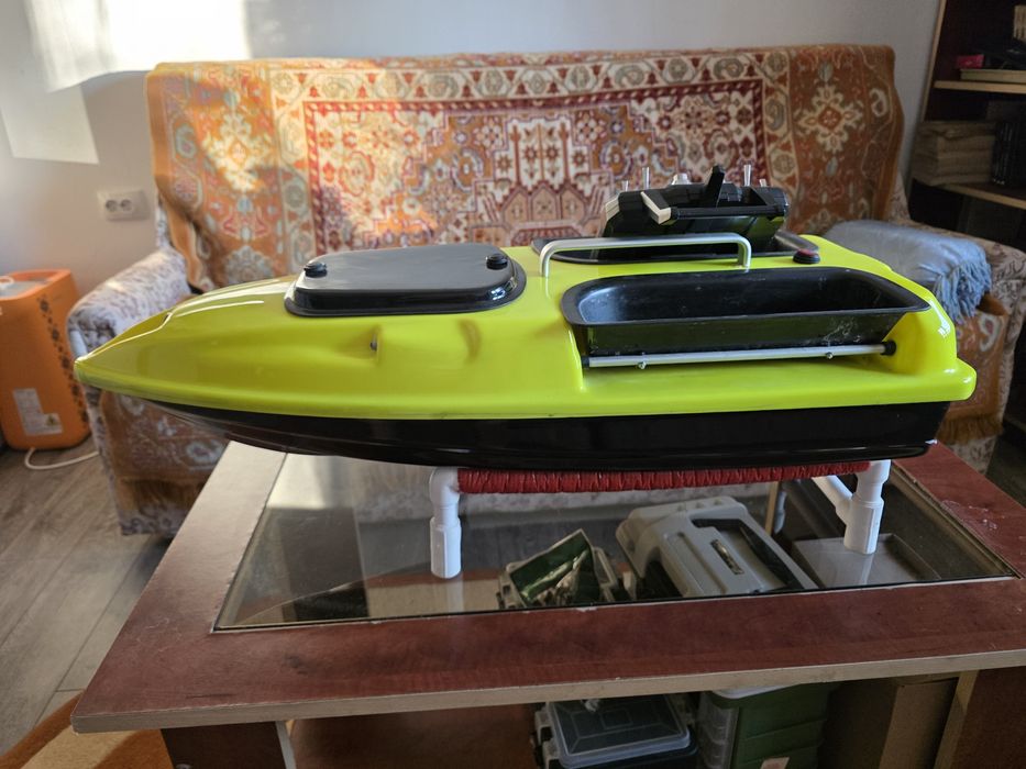 Navomodel pentru Pescuit Plantat - Complet Echipat, Stare Impecabilă!